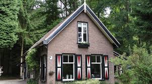 Klein Vrijstaand Huisje Te Koop: Knusse Woning in Rustige Omgeving